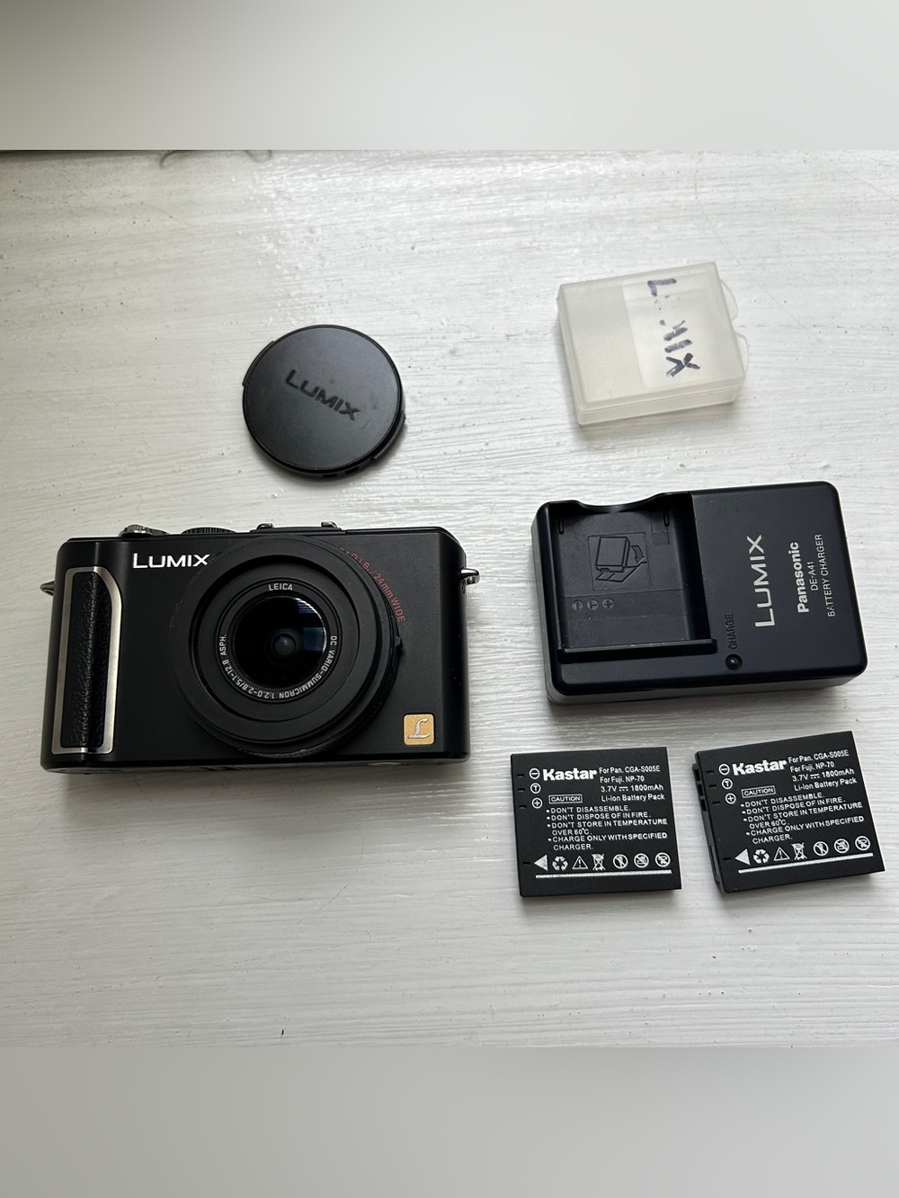 Panasonic LUMIX DMC-LX3 Compact Digital Camera - Black - Picture 3 of 10